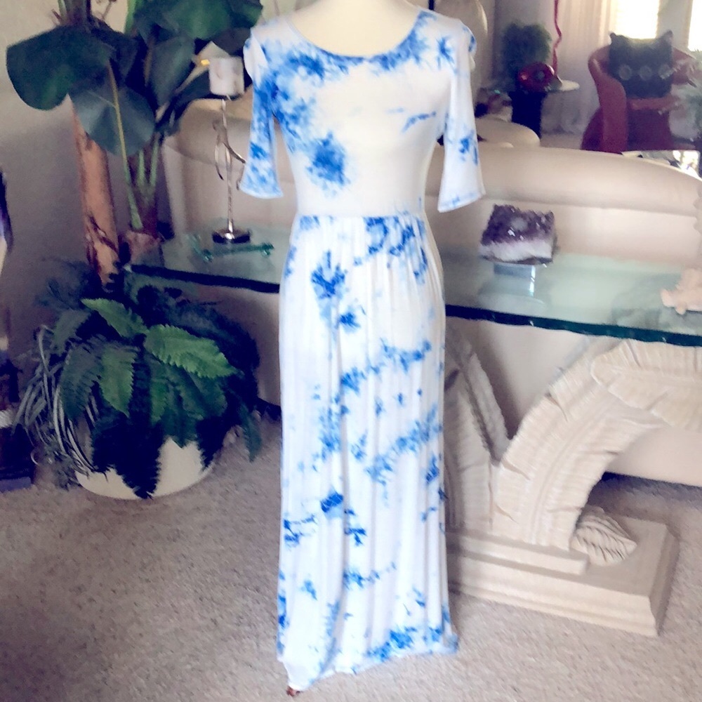 SZ M AZULES NWOT MAXI DRESS TIE DYE LOOK WHITE AND BLUES